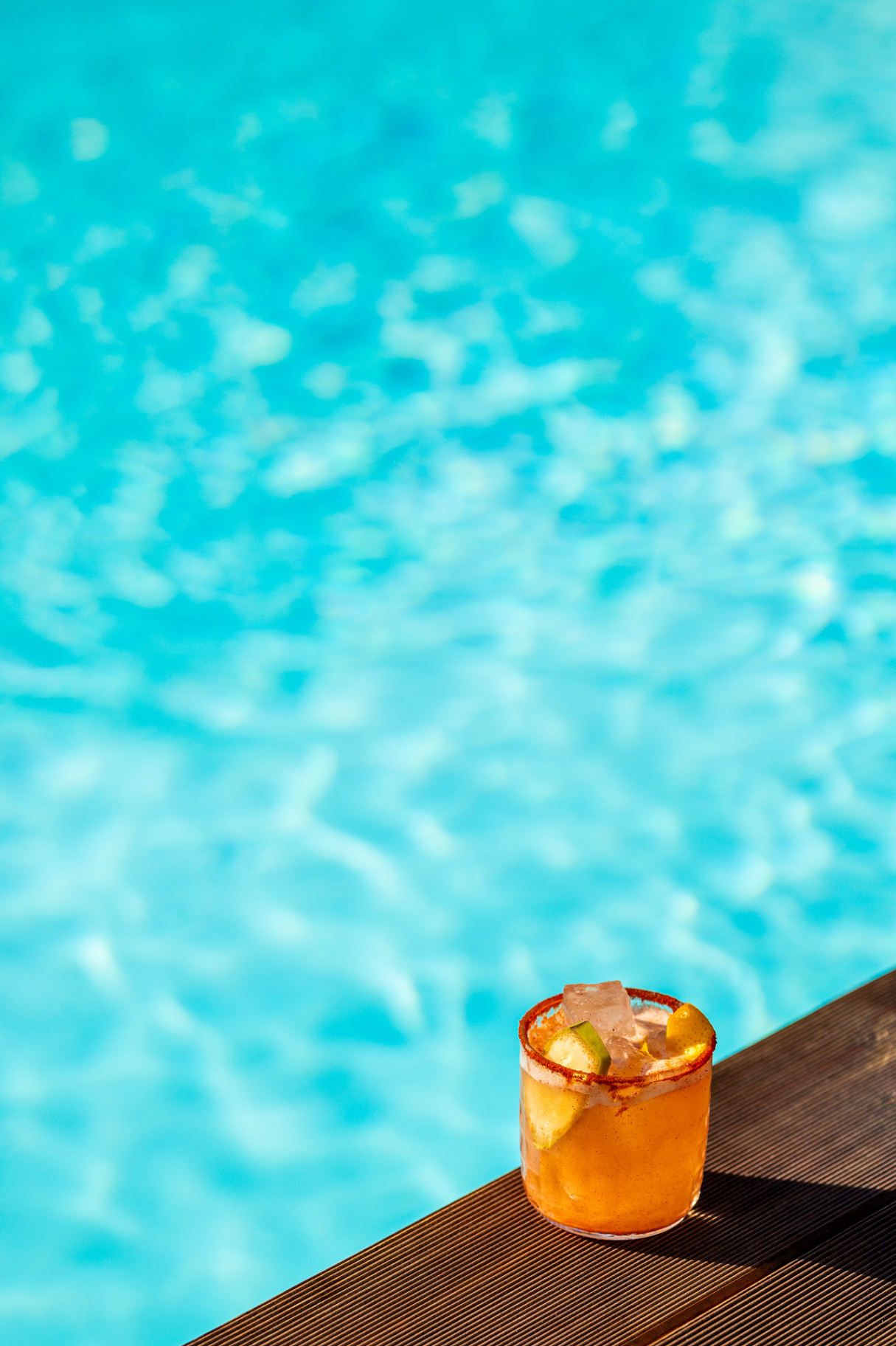 Cocktail speziato a bordo piscina di Kalaya